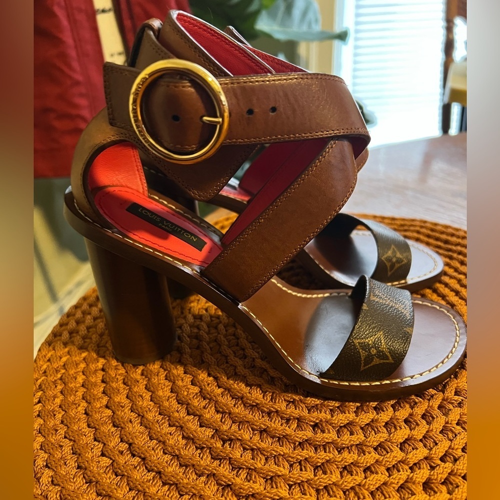 LOUIS VUITTON 
Calfskin Monogram Ocean Drive Heeled Sandals 37 Cognac - Picture 8 of 15